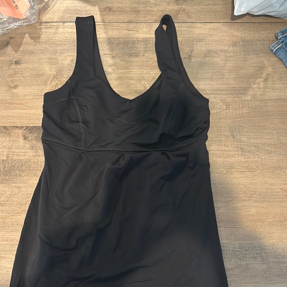 Lululemon tank.  Black size 6.
